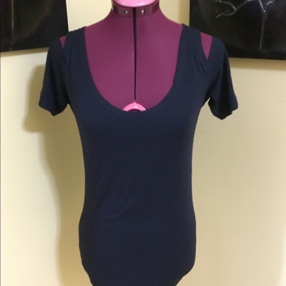 HBI Yoga cold shoulder top